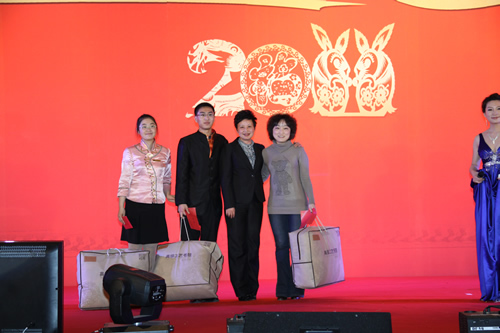 集团公司2011年春节联欢晚会在秦皇国际大酒店多功能厅举行